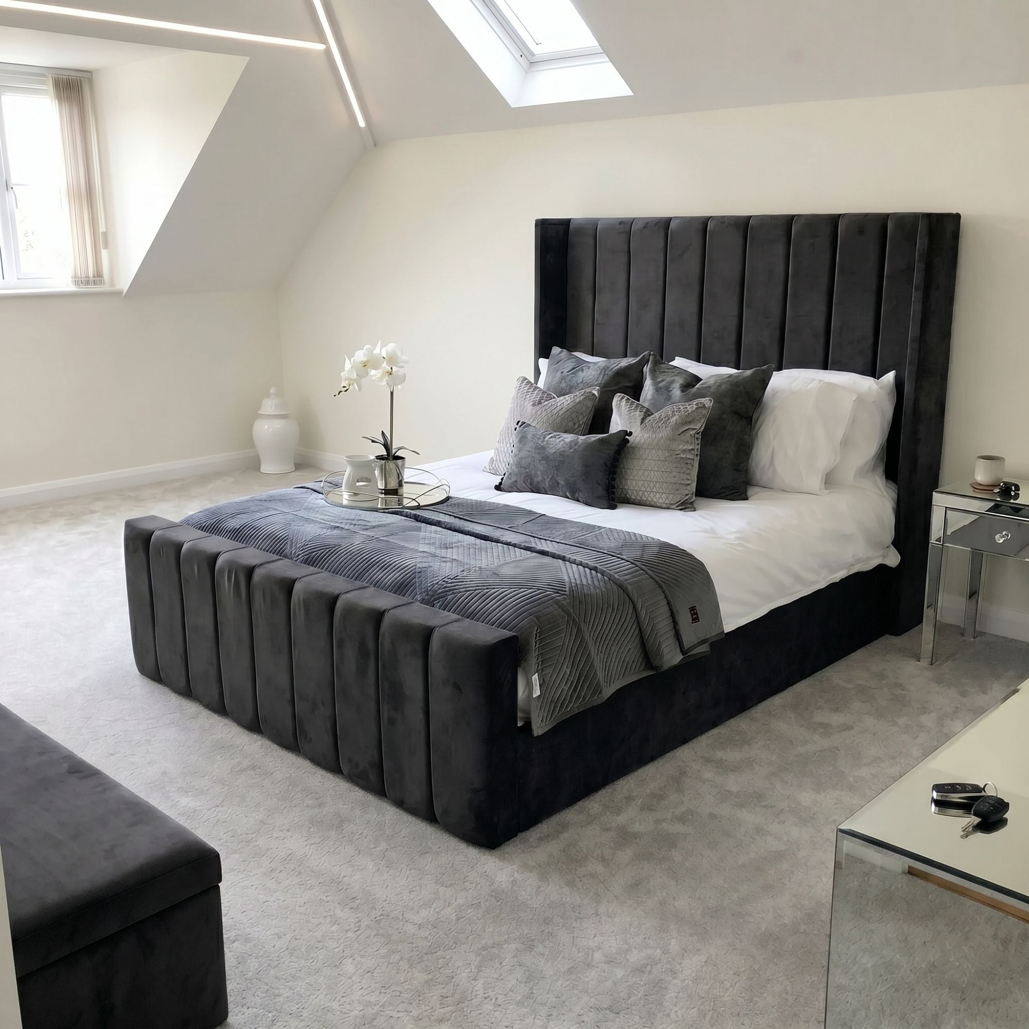 Harlington Wingback Vertical Panel Bed Frame - Image 4